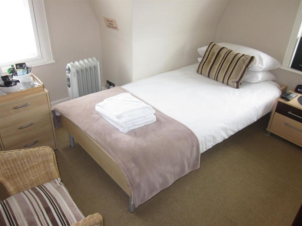 Single Room with Shared Bathroom
